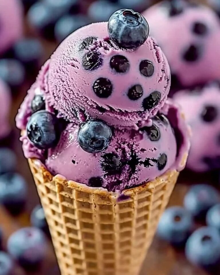 Gelato "Scarlet Cocoa Serenade" – Un'Esplosione Golosa di Ciliegia e Cioccolato!