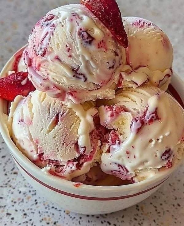 Gelato alla Fragola e Baccello di Vaniglia