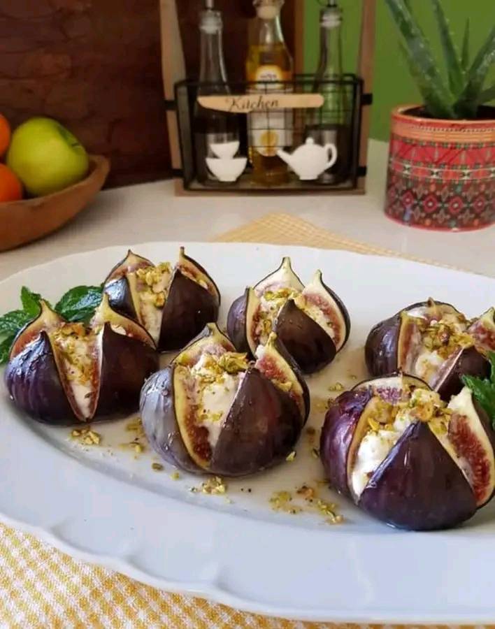 FICHI CON RICOTTA, PISTACCHI E MIELE