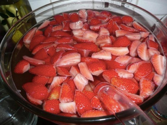 Mmmm così delizioso! Punch alle fragole con melone, senza alcool!