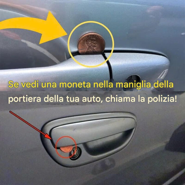 Moneta nella maniglia della portiera dell'auto