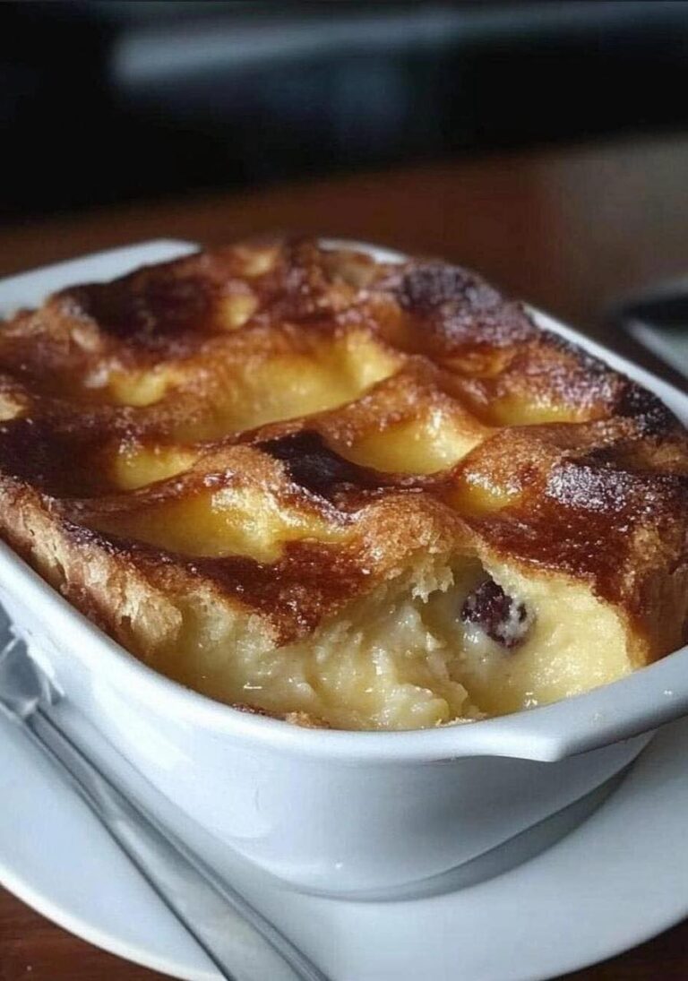 Budino di pane classico: un dolce caldo e tradizionale che viene direttamente dal cuore