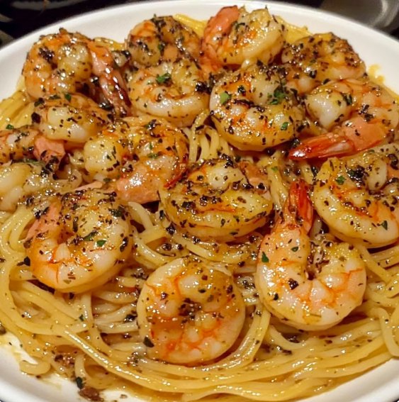 PASTA ALL’AGLIO E GAMBERI