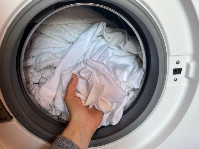 Il Mio Segreto per un Bucato Bianco e Abbagliante (Senza Candeggina!)