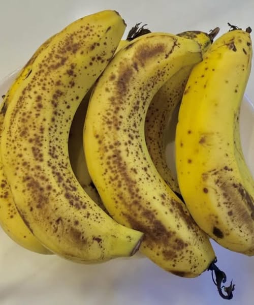 Quale banana è più sana: leggermente matura o marrone maculata?