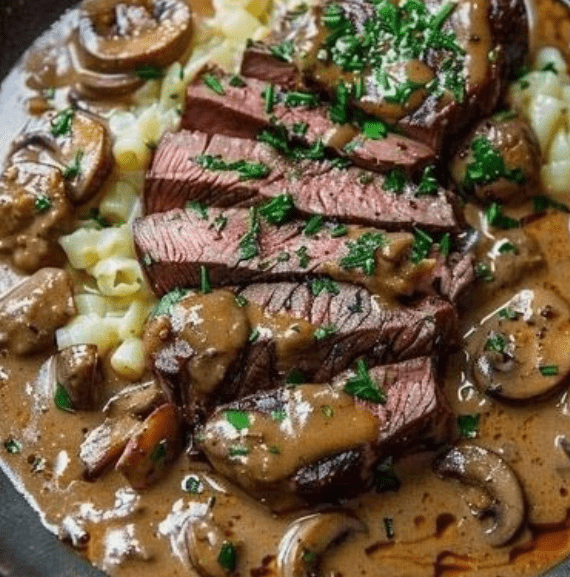 CLASSICO MANZO ALLA STROGANOFF CON FUNGHI E SALSA CREMOSA