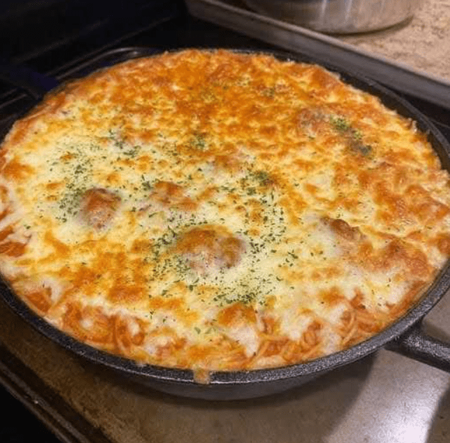 Spaghetti al formaggio cremoso al forno